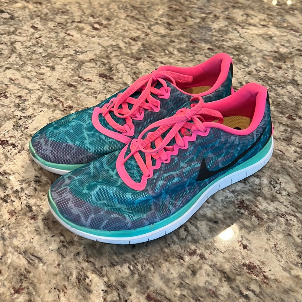 Woman’s Nike Shoes Size 8.5